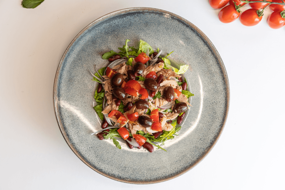Salată Mediteraneană